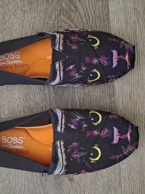 BOBS by Skechers Womens Black Cat Print Slip-On Shoes